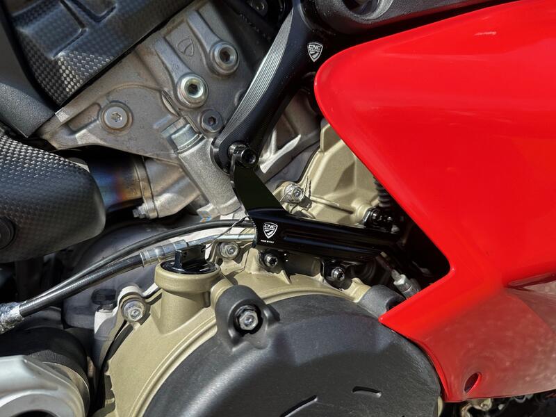Cover tubazioni con supporto serbatoio freno posteriore Ducati