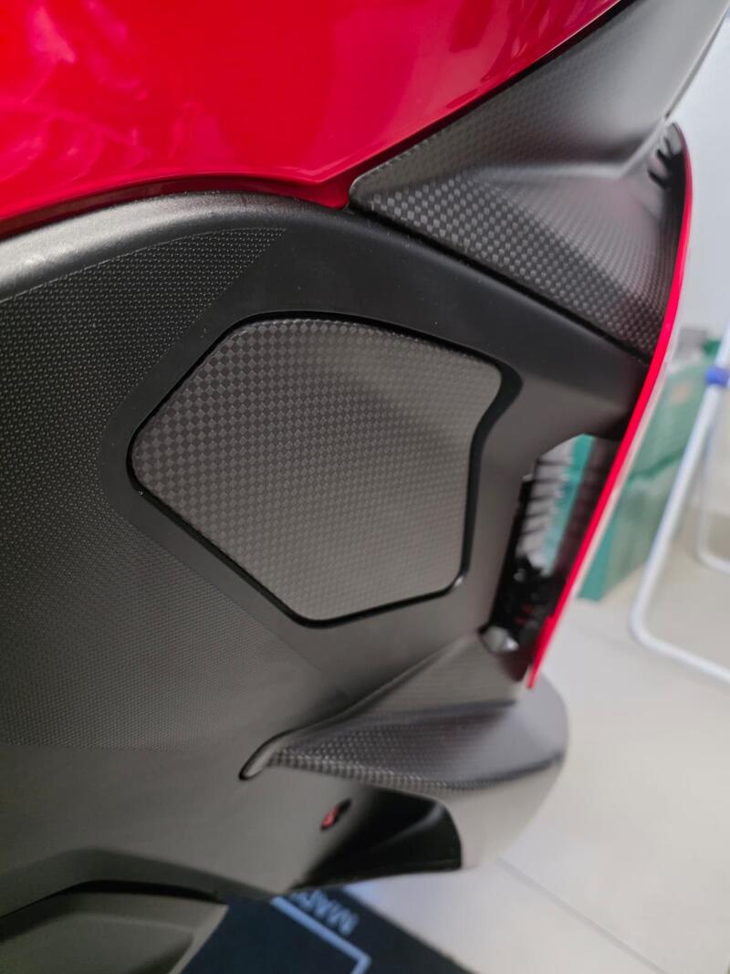 Chiusura pannello laterale destro in carbonio per Ducati Multistrada V2 MY2025