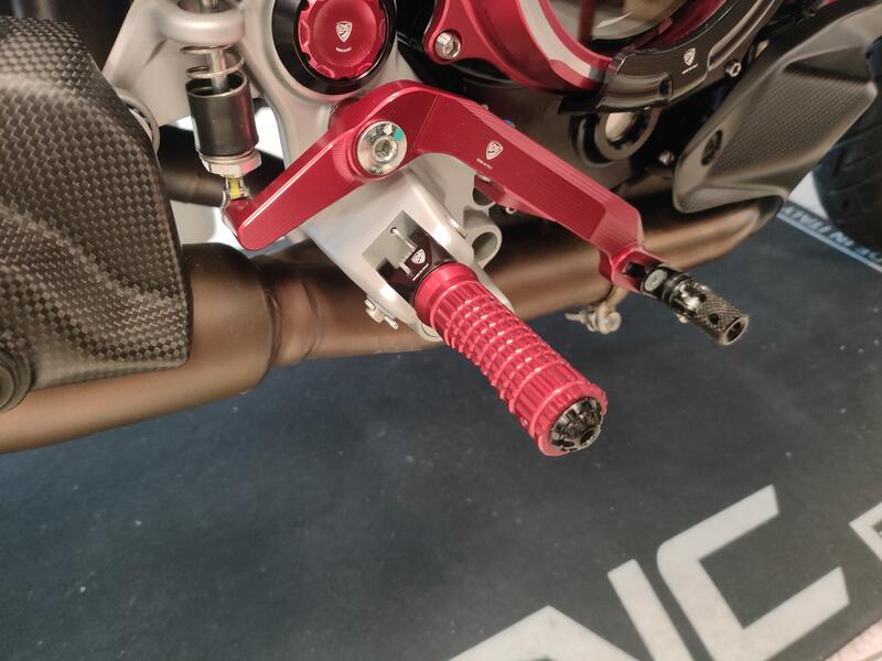 Footpegs kit driver - adapters for Ducati Multistrada V2 MY2025