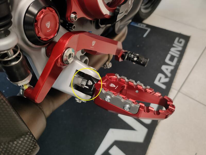 Footpegs kit driver - adapters for Ducati Multistrada V2 MY2025