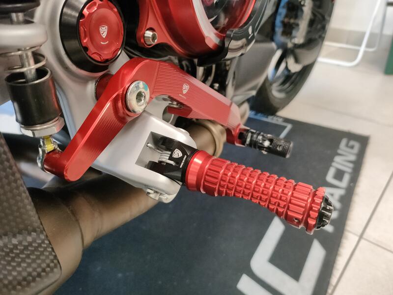 Footpegs kit driver - adapters for Ducati Multistrada V2 MY2025