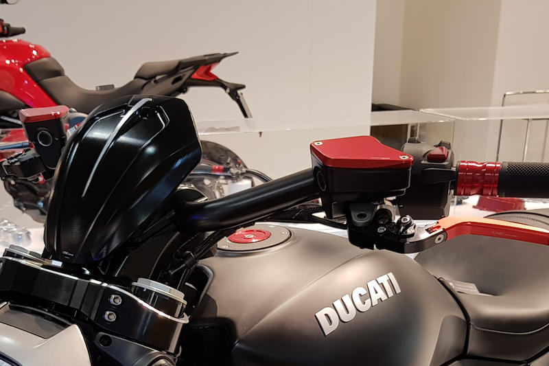 Tappi serbatoi fluido freno e frizione Ducati - Touch