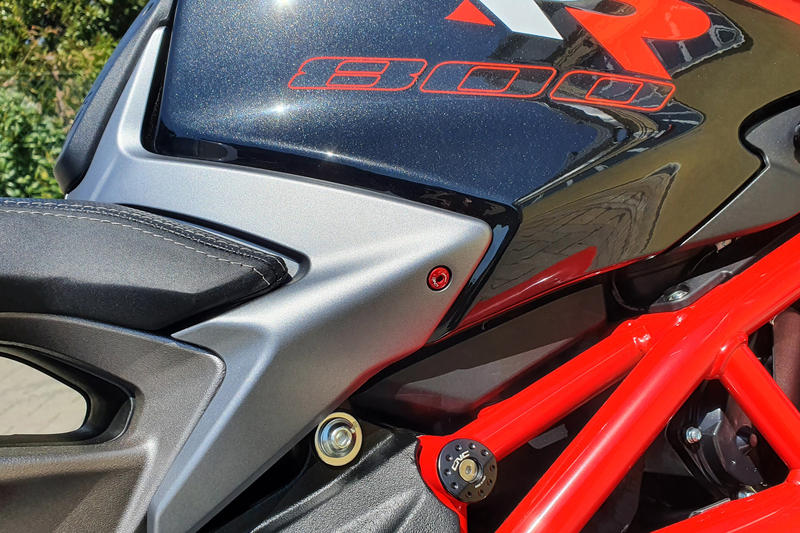 Kit viti fianchetti serbatoio MV Agusta