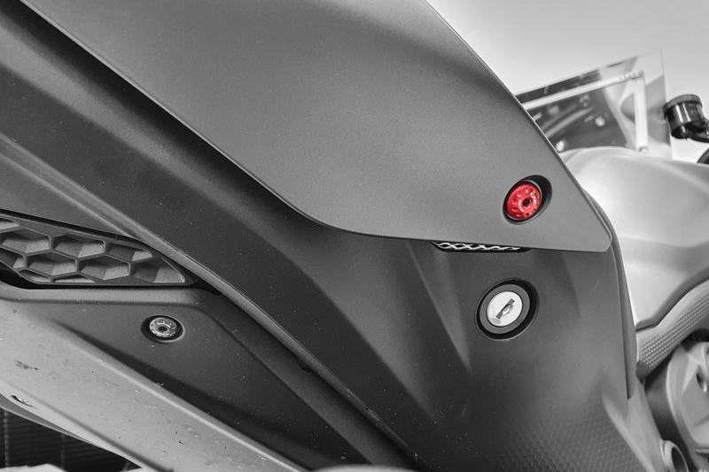 Screw kit seat cover Ducati Monster 937