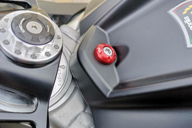 Boccola vite cover serbatoio carburante Aprilia