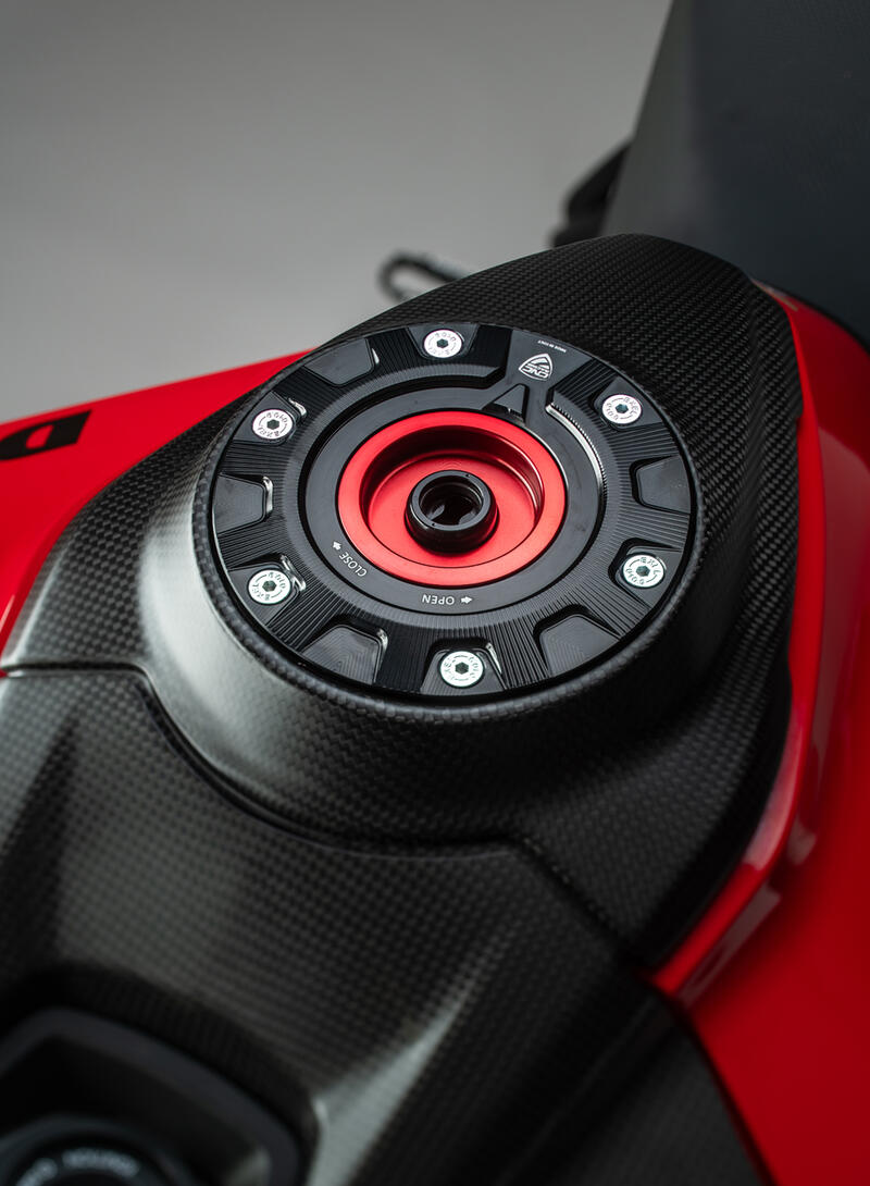 Fuel tank cover in carbon for Ducati Multistrada V2 MY2025