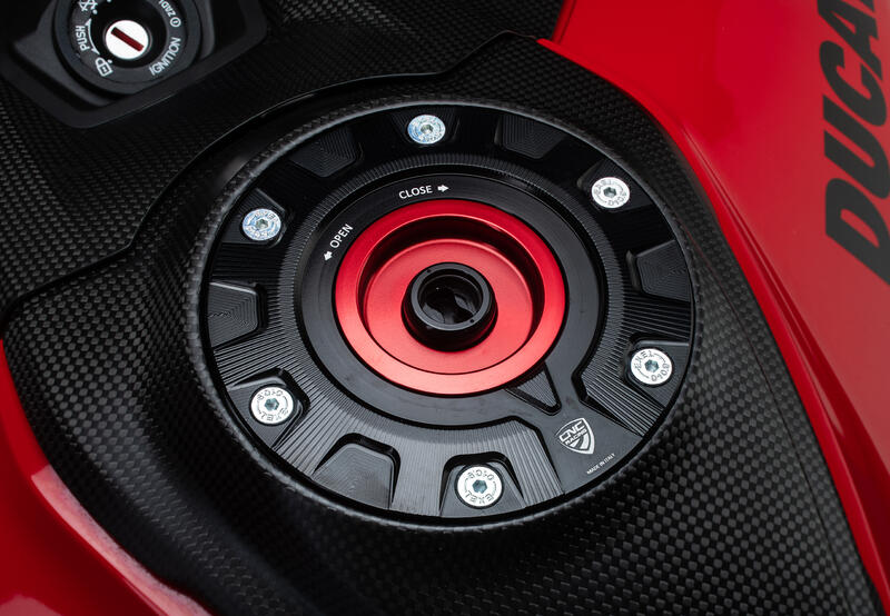 Fuel tank cover in carbon for Ducati Multistrada V2 MY2025