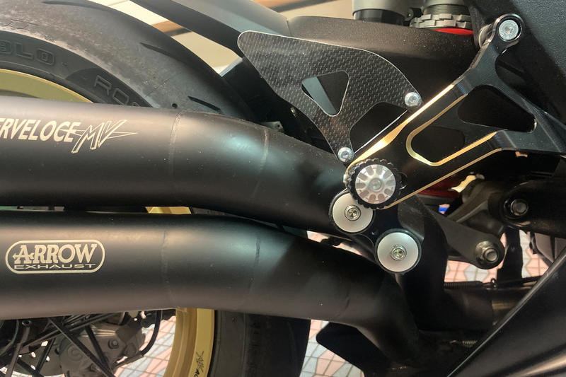 Kit paratacco lato destro pedane MV Agusta PE227