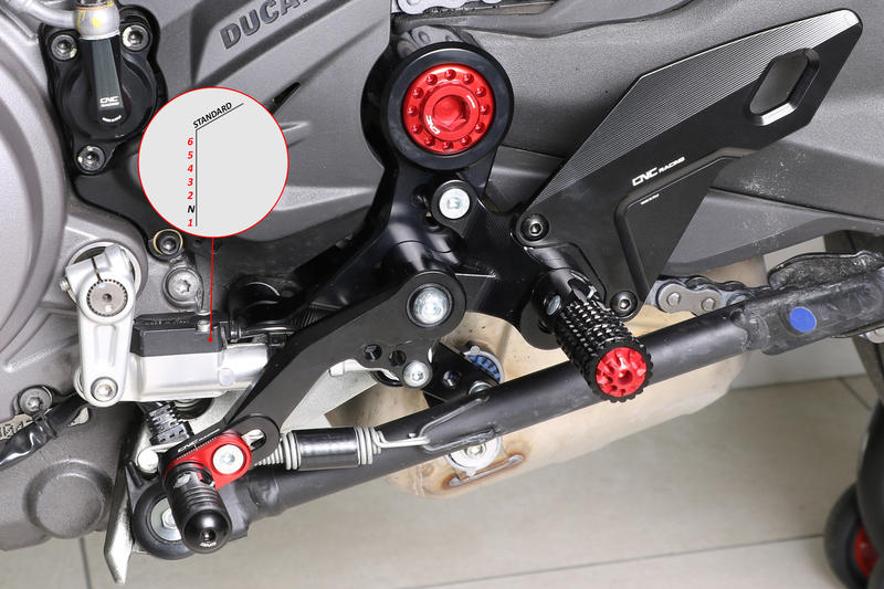 Pedane regolabili pilota Ducati Monster 937