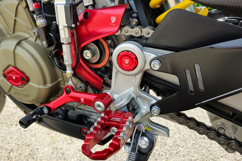 Central bolt caps kit for OEM rearsets Ducati