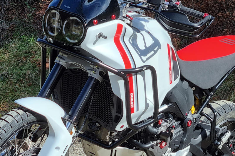 Paramotore Ducati DesertX in tubi di acciaio