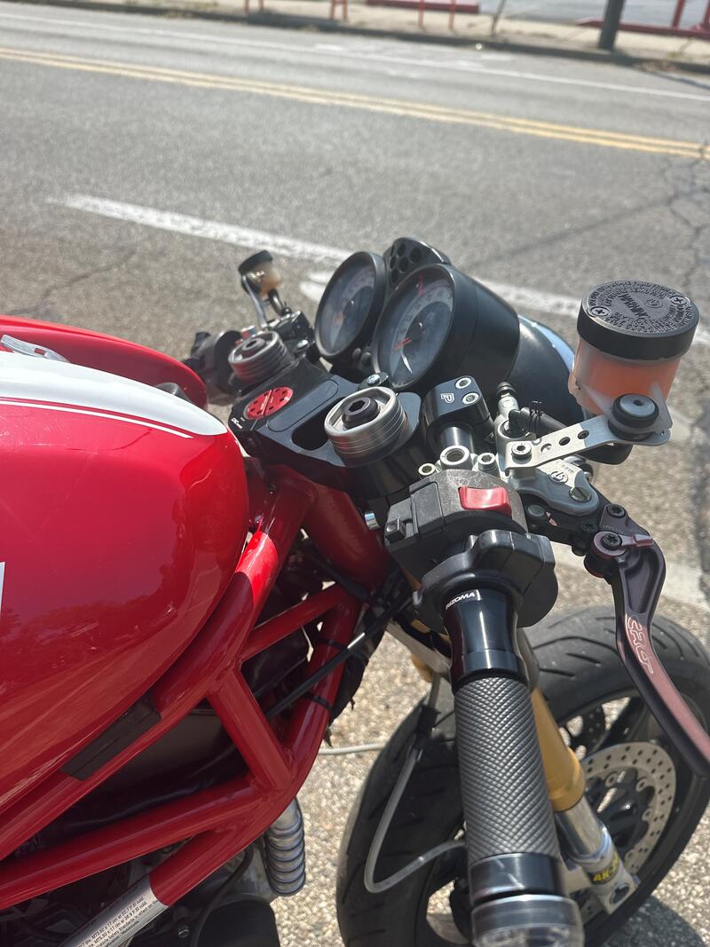 Triple clamps - Handlebar clamps hole covers