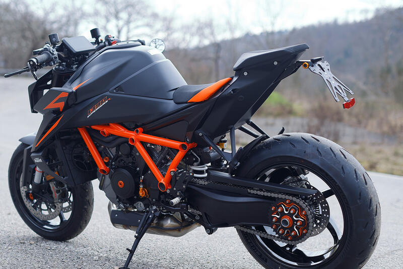 Portatarga regolabile KTM Super Duke 1390 R