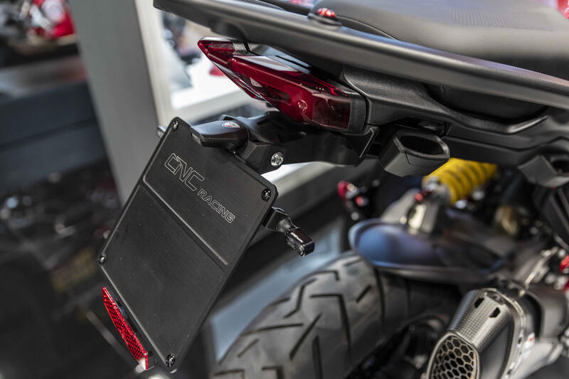 Portatarga regolabile per Ducati Multistrada V2 MY2025