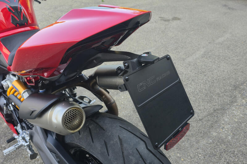 Porta targa in carbonio Ducati Panigale V2 - Streetfighter V2 MY2025 - regolabile, leggero e plug & play