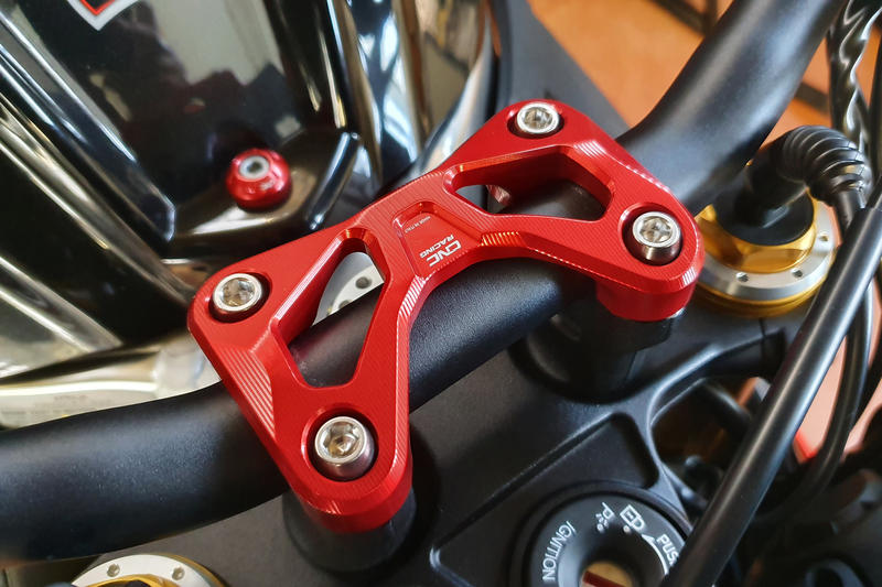 Handlebar top clamp Aprilia Tuono - Moto Guzzi v85 TT