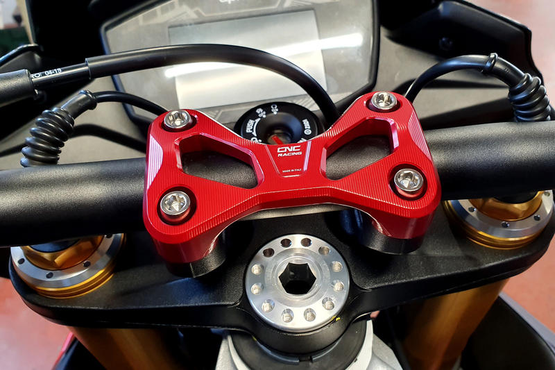 Handlebar top clamp Aprilia Tuono - Moto Guzzi v85 TT