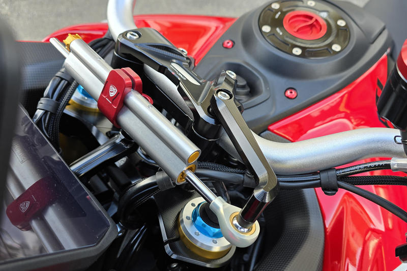 Supporto ammortizzatore di sterzo Ducati Multistrada V4 Pikes Peak e RS con riser RM251