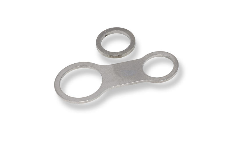 Fluid tank mounting bracket