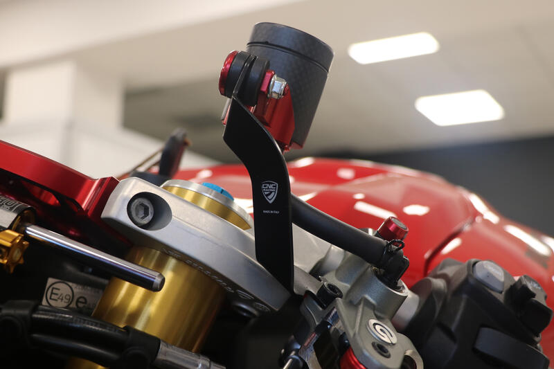 Kit staffe serbatoio fluido freno e frizione per Ducati Panigale V2 MY 2025
