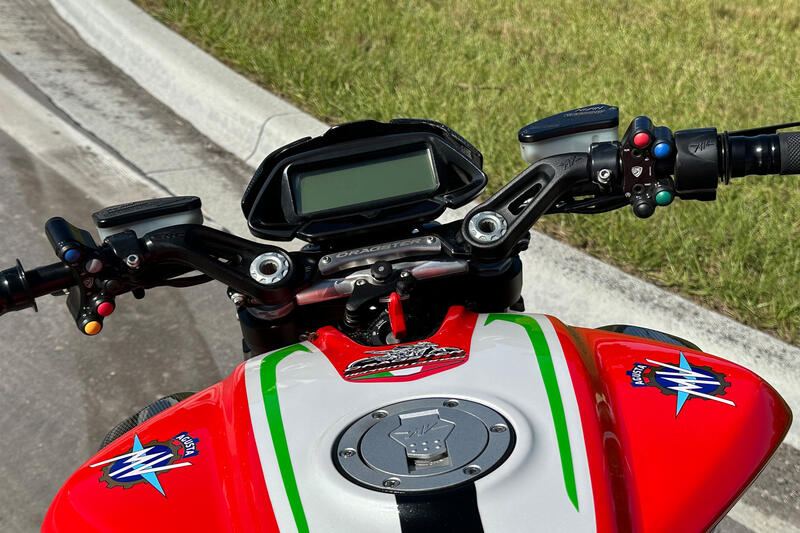 Right handlebar switch - Street use