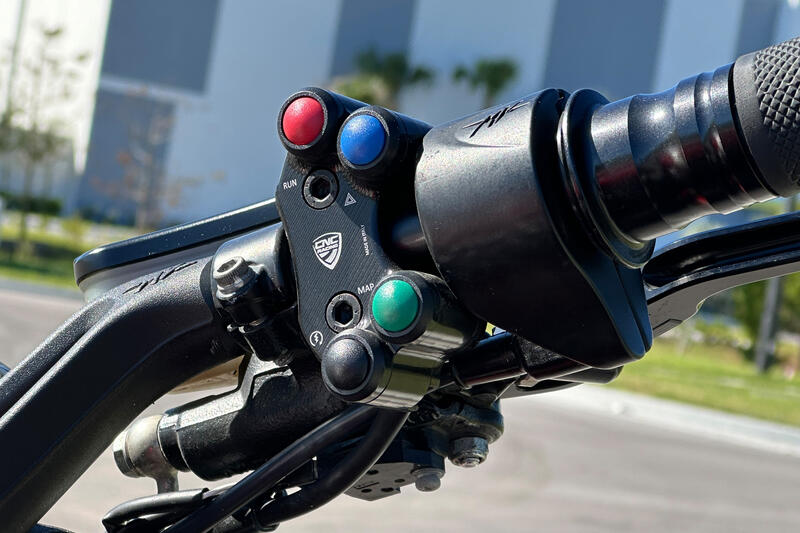 Right handlebar switch - Street use