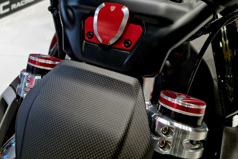 Cover tappo superiore forcella Ducati Diavel V4