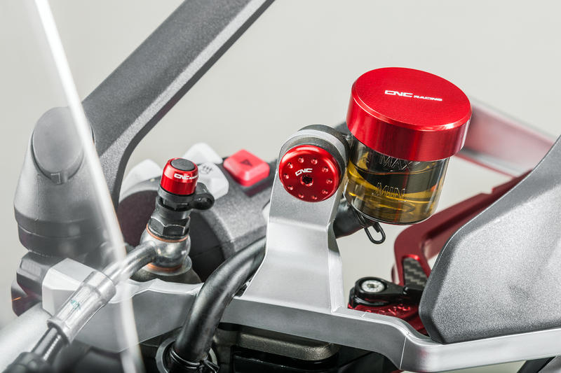 Tappo serbatoio fluido frizione M34x4 - Streaks