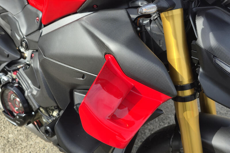Fianchetti laterali serbatoio destra e sinistra Ducati Streetfighter V4 MY2025 in carbonio