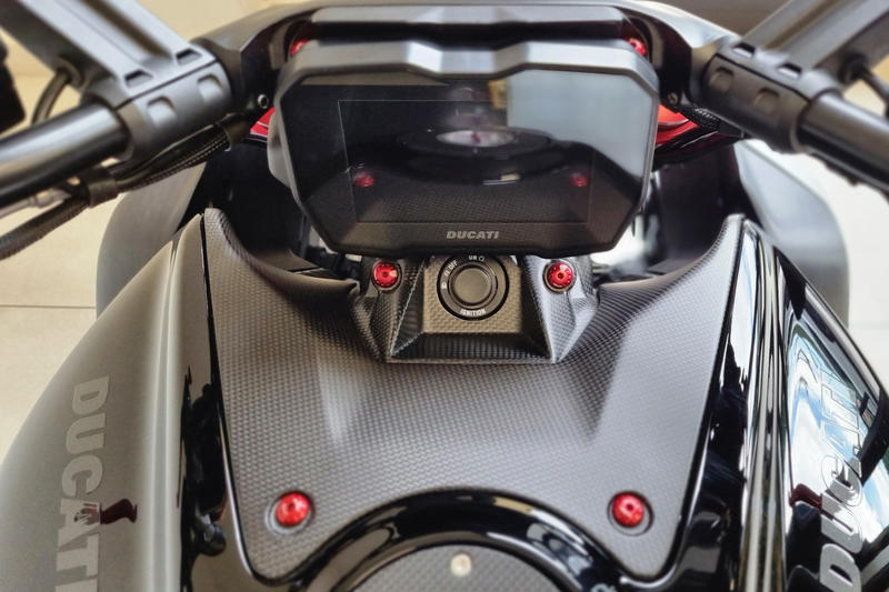 Fuel tank front cover Ducati Diavel V4 - Carbon