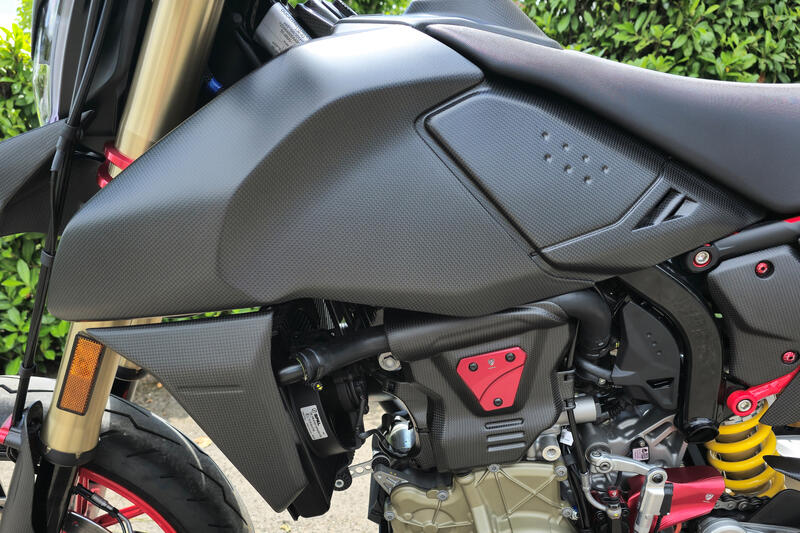 Fuel tank side covers Ducati Hypermotard 698 Mono - Carbon