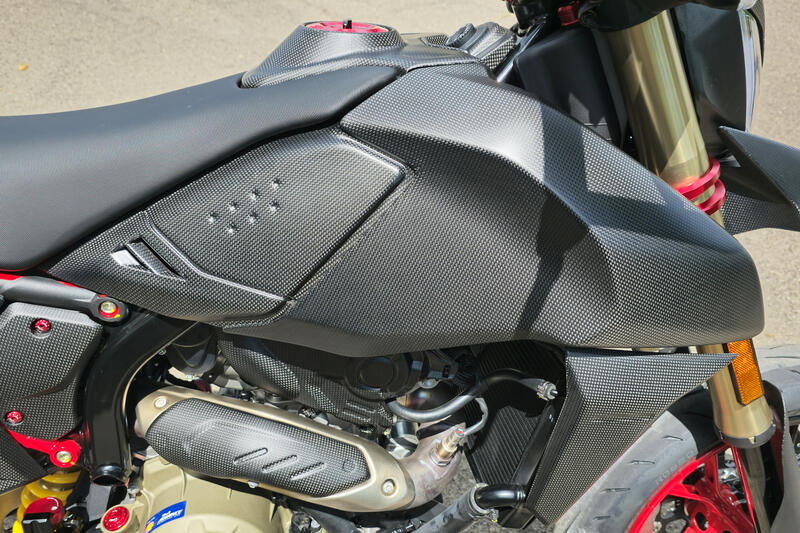 Fuel tank side covers Ducati Hypermotard 698 Mono - Carbon