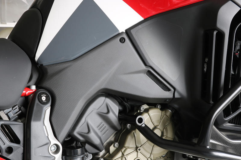 Engine side covers Ducati Multistrada V4 - Carbon