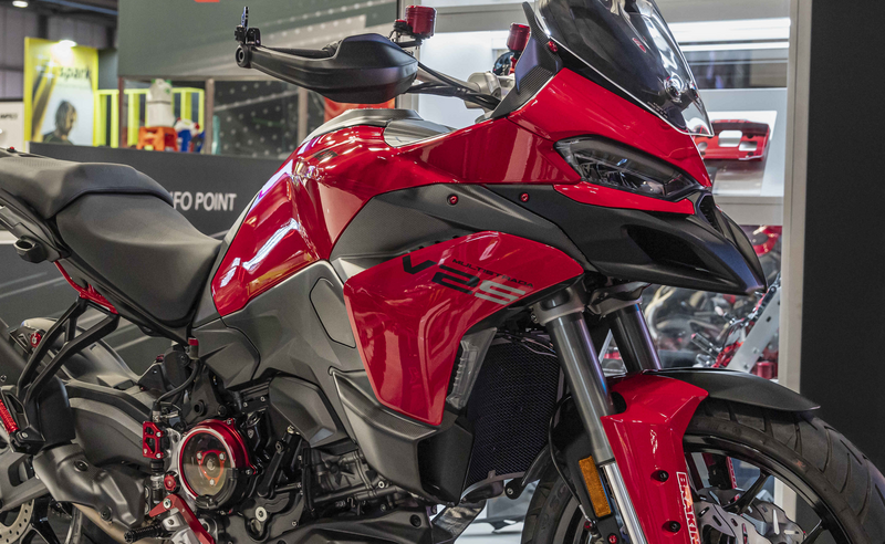 Cover laterali serbatoio carburante in carbonio per Ducati Multistrada V2 MY2025