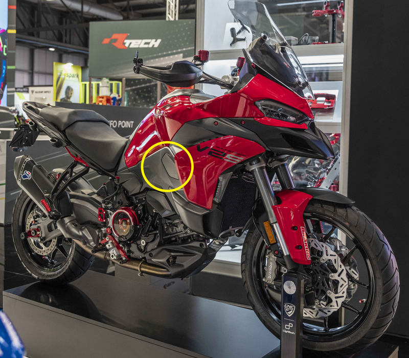 Chiusura pannello laterale destro in carbonio per Ducati Multistrada V2 MY2025