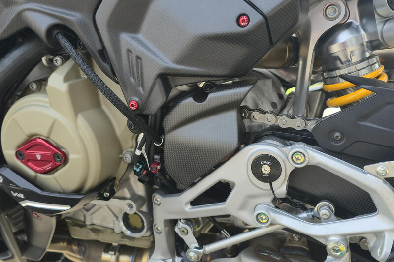 Cover pignone Ducati Panigale V4 e Streetfighter V4 MY2025 - carbonio