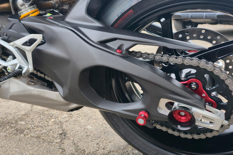 Carbon Swingarm Covers Left and Right &ndash; Ducati Panigale V4 / Streetfighter V4 2025