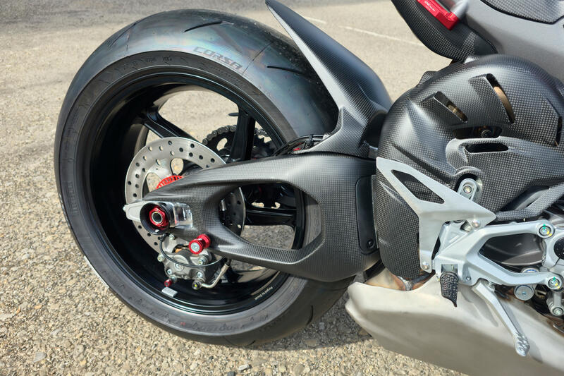 Carbon Swingarm Covers Left and Right &ndash; Ducati Panigale V4 / Streetfighter V4 2025
