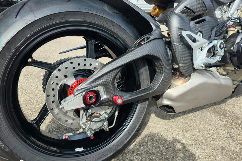 Carbon Swingarm Covers Left and Right &ndash; Ducati Panigale V4 / Streetfighter V4 2025