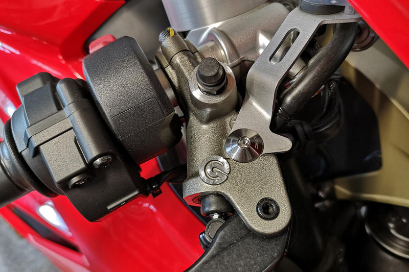 FRONT BRAKE/CLUTCH FLUID TANK BRACKET SCREW - TITANIUM Titanio