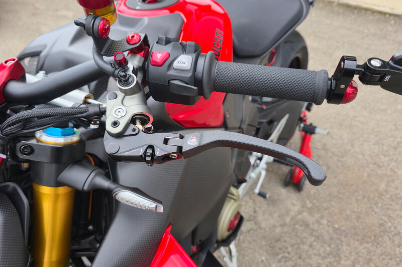 Leva frizione Race EVO Pieghevole in Carbonio Opaco per pompe frizione semi-radialli Brembo Nero