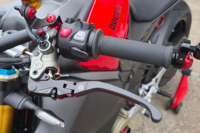 Leva frizione Race EVO Pieghevole in Carbonio Opaco per pompe frizione semi-radialli Brembo Nero