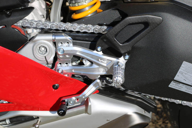 Pedane regolabili Ducati per serie Panigale V4 - Carbon Argento