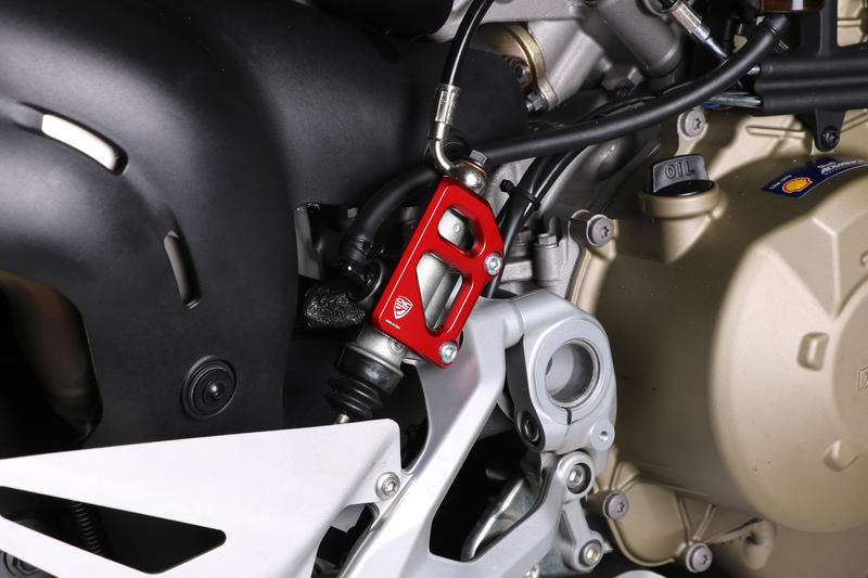 Protezione pompa freno posteriore - Pedane Originali Rosso