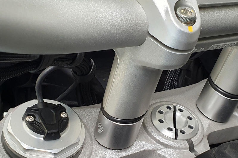 Alzamanubrio H 30mm Ducati Multistrada V4 per riser OEM Argento